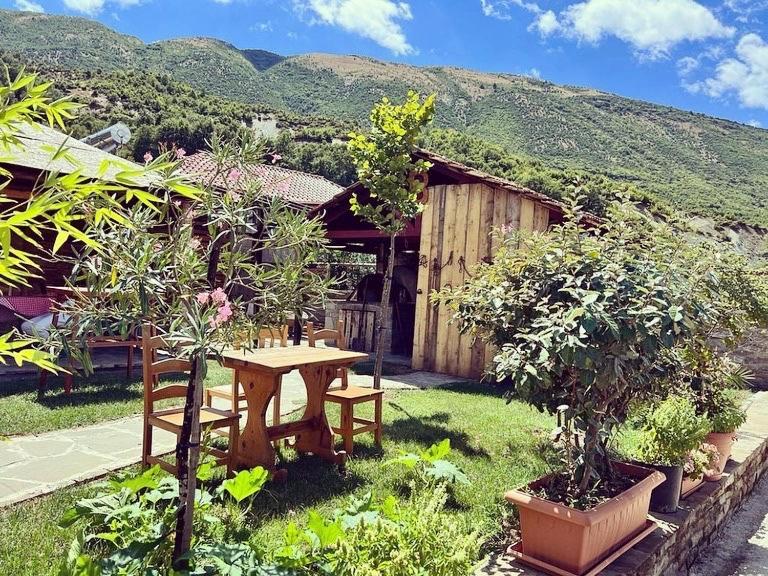 Bujtina Te Xhako Hostel Permet Ngoại thất bức ảnh